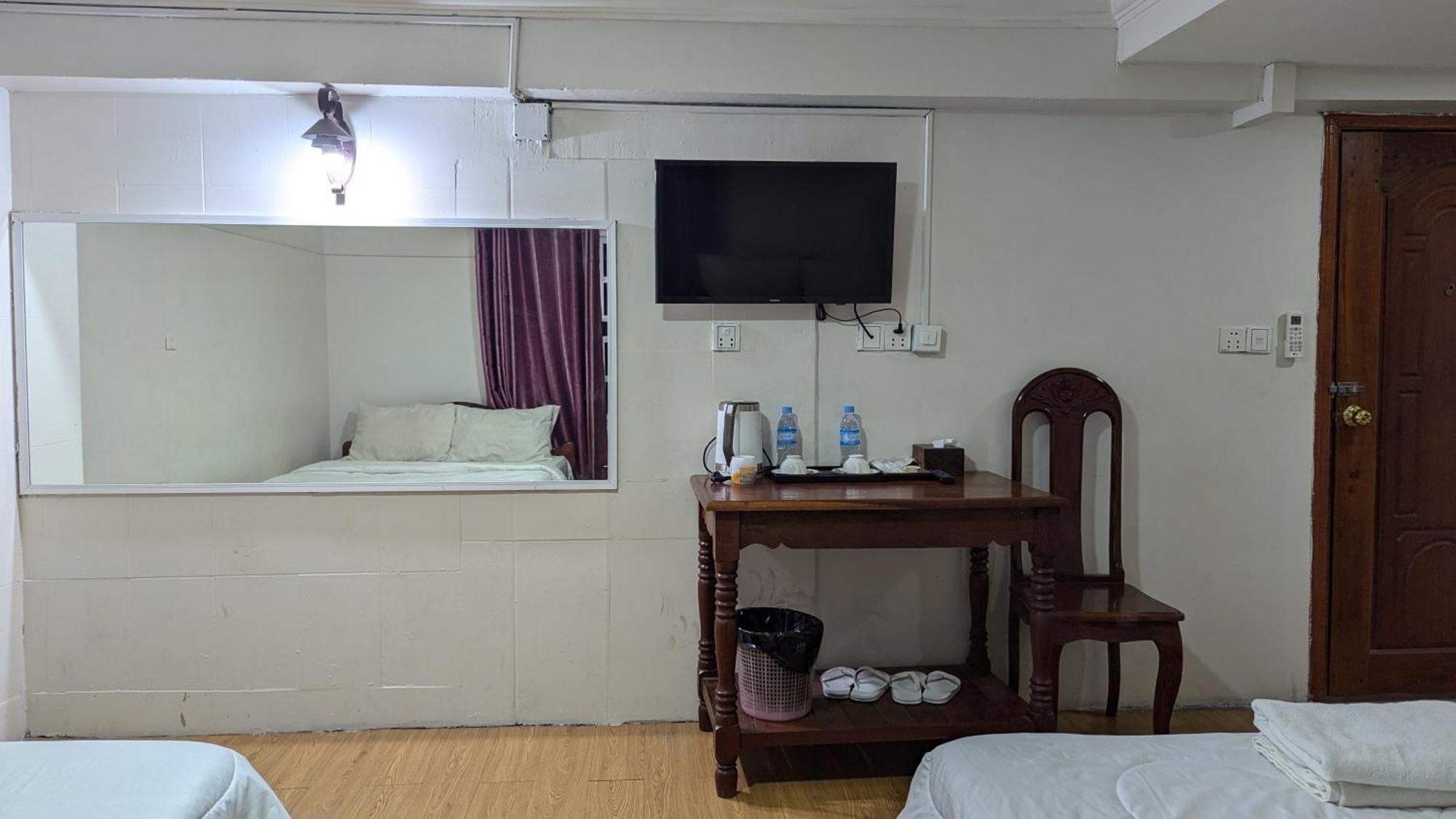 Empire House, Phnom Penh Hotel Exterior photo